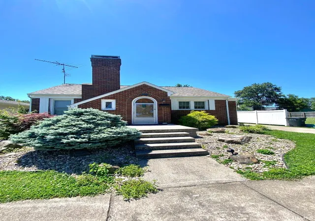 Homes for sale in Linton, IN | 379 Ne H St, Linton, IN 47441 | MLS# 202625694