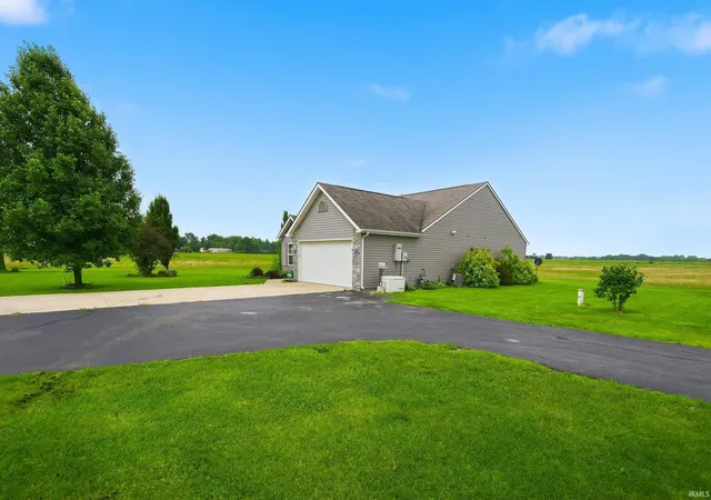 Homes for sale in Roanoke, IN | 14940 Feighner Rd, Roanoke, IN 46783 | MLS# 202625747