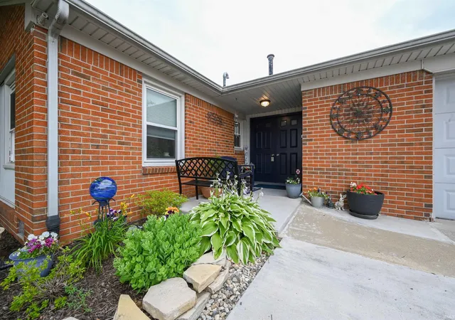 Photo 3 of Sale Pending at 2104 Alton Dr, Kokomo, IN 46901 | MLS# 202625748 | Listing updated on 2026-08-20