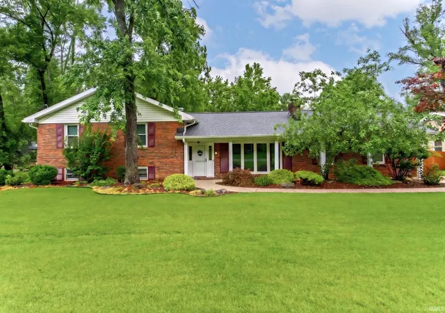 Homes for sale in Evansville, IN | 12 Caranza Dr, Evansville, IN 47710 | MLS# 202625751