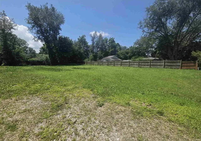 Photo 3 of Sale Pending at 2615 Sweetser Ave, Evansville, IN 47714 | MLS# 202625762 | Listing updated on 2026-07-03