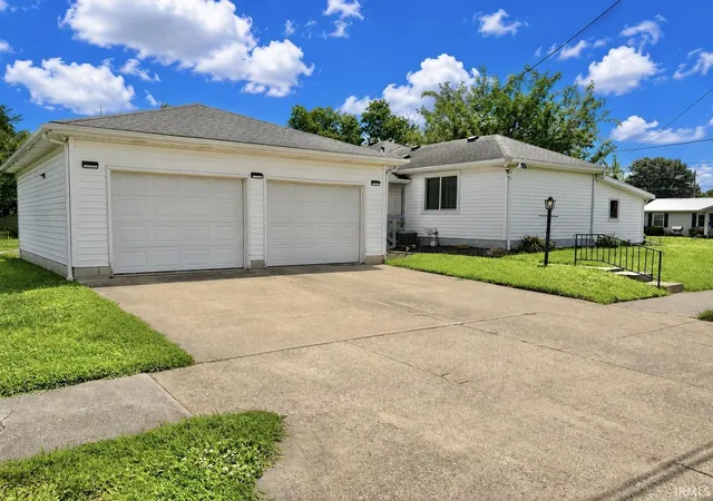 4th image of 1202 N 13Th St, Vincennes, IN 47591 | MLS# 202625763