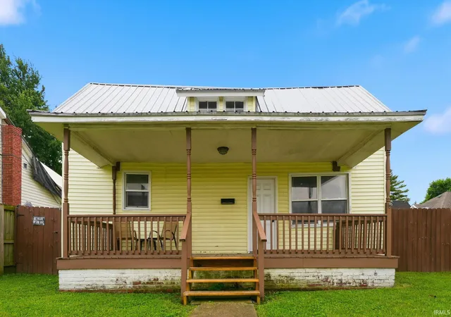 Homes for sale in Crawfordsville, IN | 901 E Market St, Crawfordsville, IN 47933 | MLS# 202625833