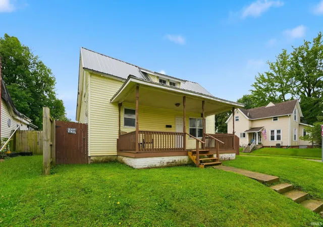 Homes for sale in Crawfordsville, IN | 901 E Market St, Crawfordsville, IN 47933 | MLS# 202625833