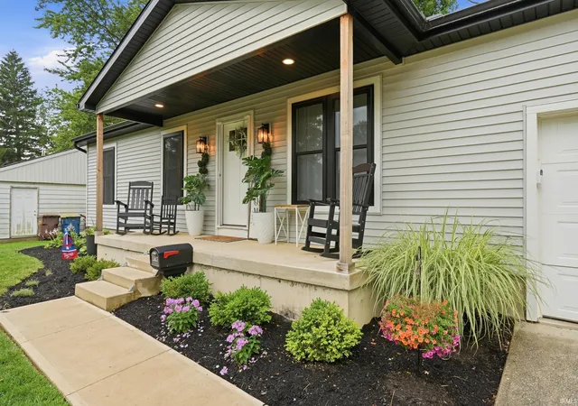 Homes for sale in Bluffton, IN | 414 Meadow Ln, Bluffton, IN 46714 | MLS# 202625843