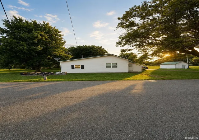 Homes for sale in Logansport, IN | 3825 S County Road 400 W Comn, Logansport, IN 46947 | MLS# 202625847
