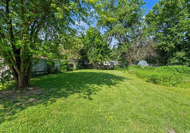 1st image of 724 S April Dr, Cromwell, IN 46732 | MLS# 202625848