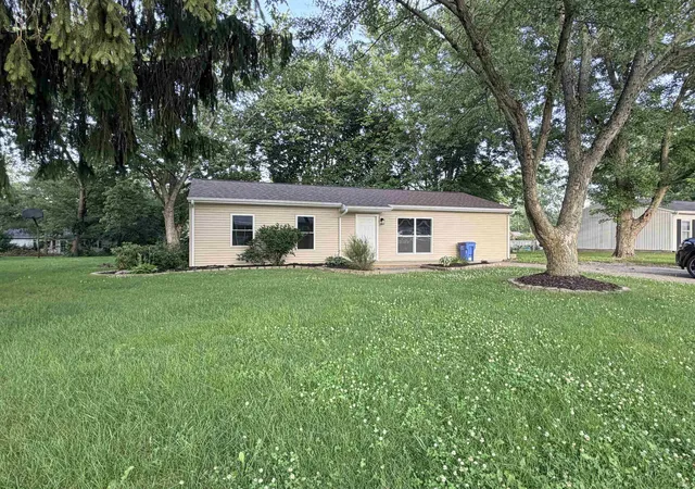 2nd image of 1822 Sharon St, Warsaw, IN 46580 | MLS# 202625861