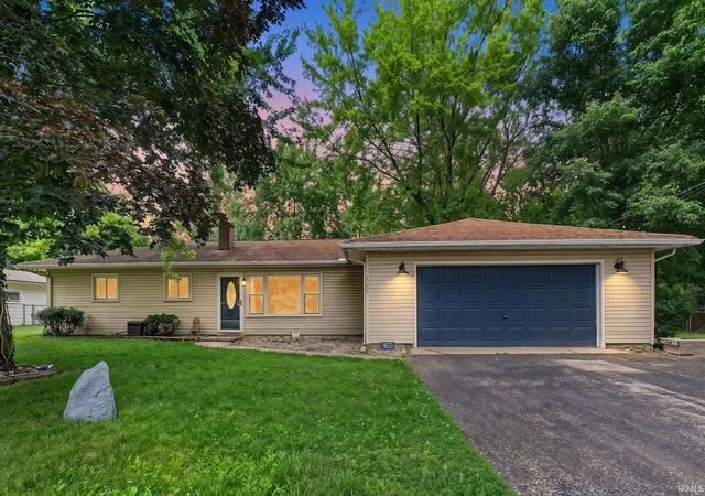 Homes for sale in Warsaw, IN | 102 Ramar Dr, Warsaw, IN 46580 | MLS# 202625880