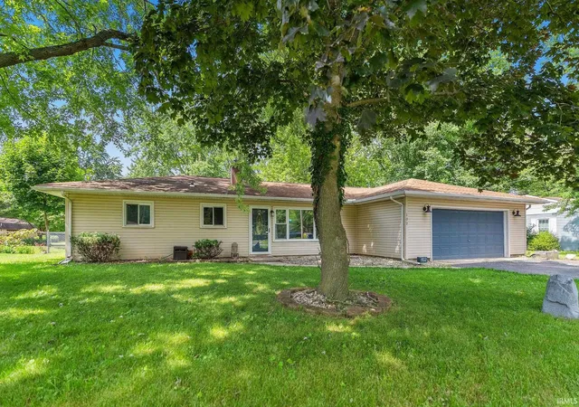 Homes for sale in Warsaw, IN | 102 Ramar Dr, Warsaw, IN 46580 | MLS# 202625880