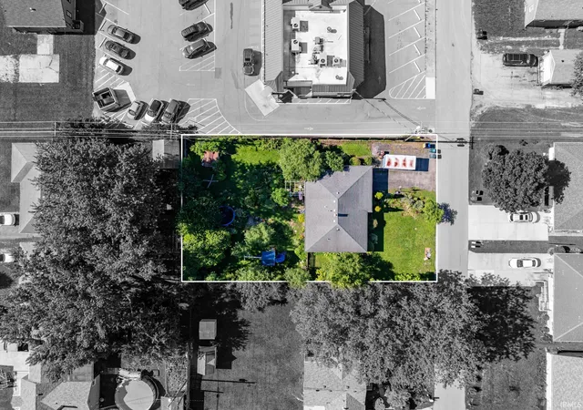 Photo 3 of Manufactured home for sale at 3306 N Locust St, Muncie, IN 47304 | MLS# 202625909 | Listing updated on 2026-08-24