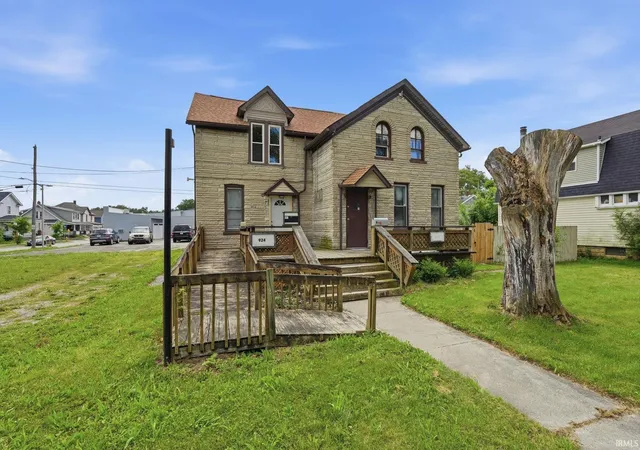 2nd image of 924 Saint Marys Ave, Fort Wayne, IN 46808 | MLS# 202625919