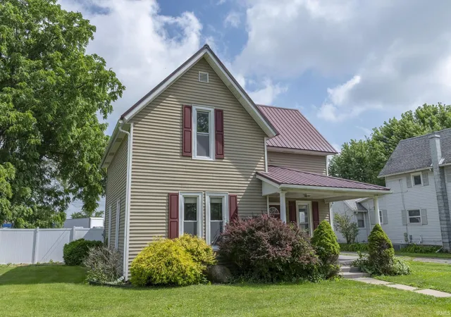 2nd image of 806 E Walnut St, Nappanee, IN 46550 | MLS# 202625925