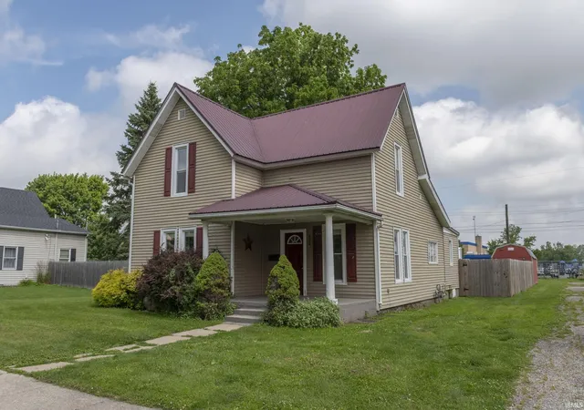 3rd image of 806 E Walnut St, Nappanee, IN 46550 | MLS# 202625925