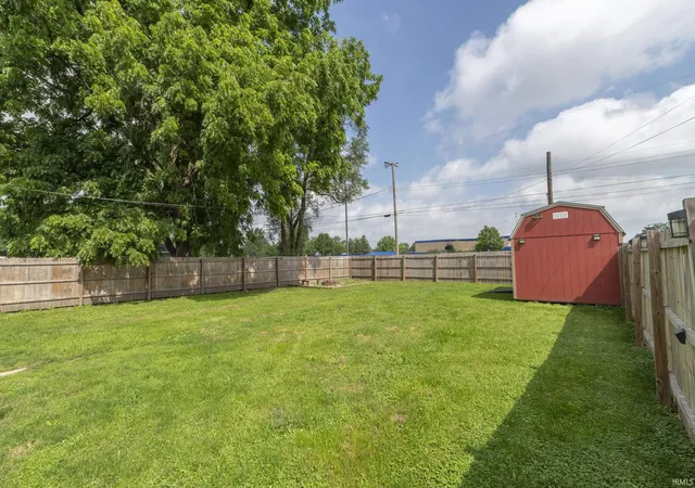38th image of 806 E Walnut St, Nappanee, IN 46550 | MLS# 202625925