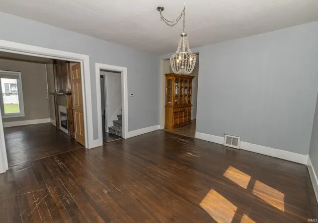 4th image of 806 E Walnut St, Nappanee, IN 46550 | MLS# 202625925