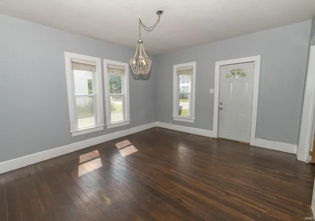 5th image of 806 E Walnut St, Nappanee, IN 46550 | MLS# 202625925