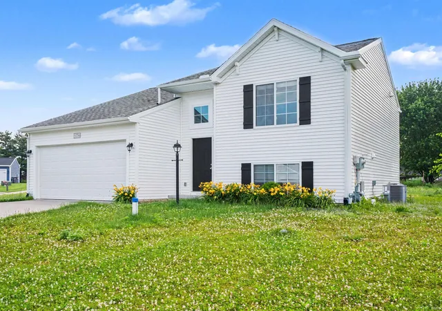 2nd image of 50784 Maple Isle Dr, Elkhart, IN 46514 | MLS# 202625940