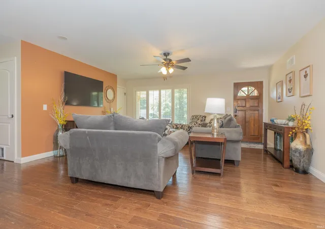 2nd image of 11111 Karendale Ct, Evansville, IN 47720 | MLS# 202625955