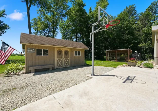Homes for sale in Tippecanoe, IN | 20737 Chestnut Rd, Tippecanoe, IN 46570 | MLS# 202625967