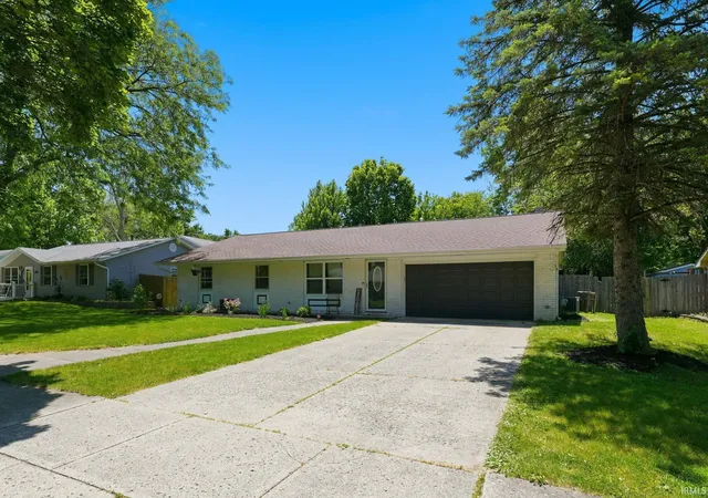 Photo 2 of Sale Pending at 3822 Shannon Dr, Fort Wayne, IN 46835 | MLS# 202625980 | Listing updated on 2026-07-06