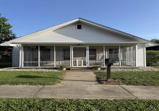 Homes for sale in Bloomfield, IN | 255 E Mechanic St, Bloomfield, IN 47424 | MLS# 202625982