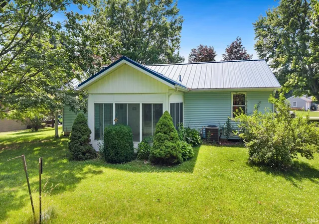 Photo 3 of Sale Pending at 3394 N Old Farm Rd, Warsaw, IN 46582 | MLS# 202626003 | Listing updated on 2026-07-20