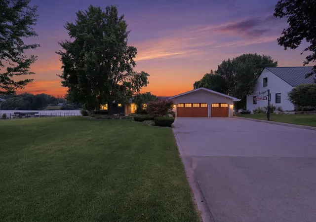 Homes for sale in Elkhart, IN | 56045 Riverdale Dr, Elkhart, IN 46514 | MLS# 202626022