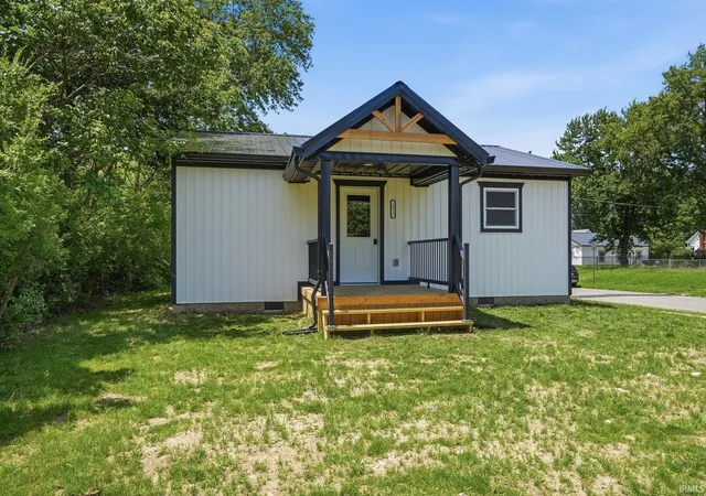 2nd image of 421 N Walnut St, Hartford City, IN 47348 | MLS# 202626023