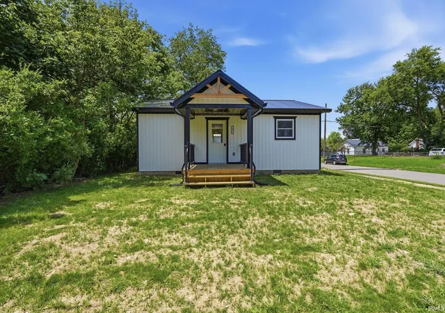 4th image of 421 N Walnut St, Hartford City, IN 47348 | MLS# 202626023