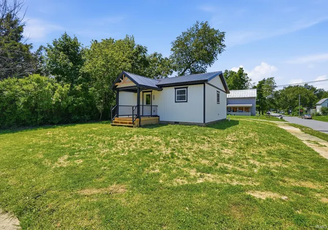 5th image of 421 N Walnut St, Hartford City, IN 47348 | MLS# 202626023