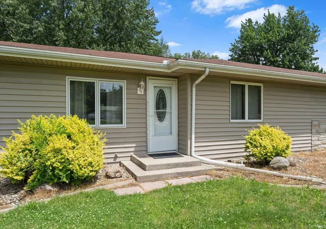 Photo 3 of Sale Pending at 54606 Clover Rd, Mishawaka, IN 46545 | MLS# 202626027 | Listing updated on 2026-07-07