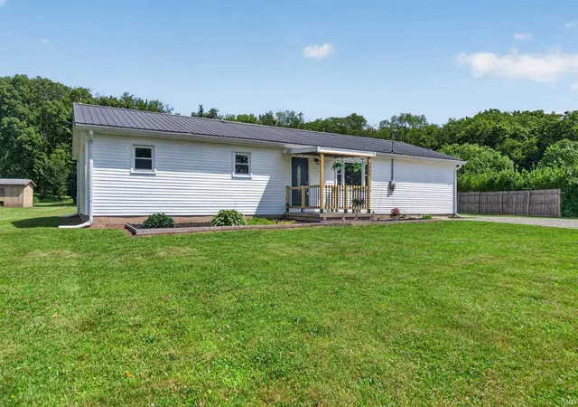 Homes for sale in Logansport, IN | 5995 Logansport Rd, Logansport, IN 46947 | MLS# 202626041