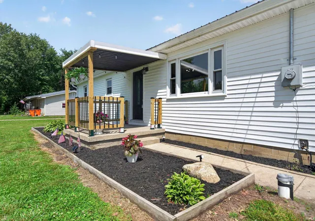 3rd image of 5995 Logansport Rd, Logansport, IN 46947 | MLS# 202626041