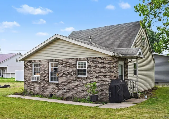 Photo 1 of Manufactured home for sale at 501 S Summit St, Nappanee, IN 46550 | MLS# 202626059 | Listing updated on 2026-07-11
