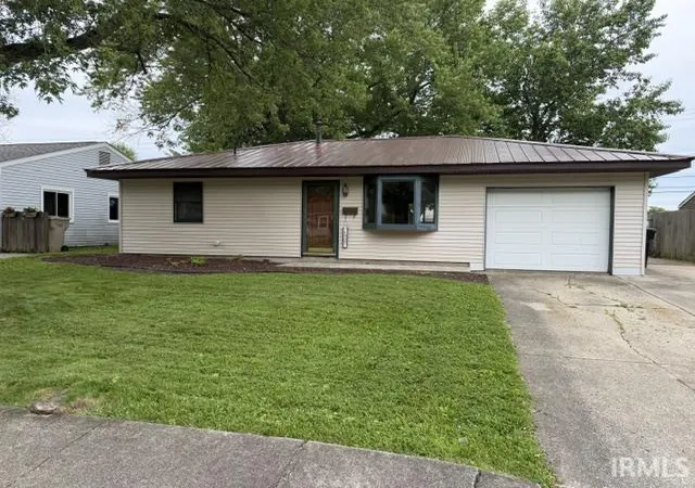 Homes for sale in South Bend, IN | 1952 Renfrew Dr, South Bend, IN 46614 | MLS# 202626085
