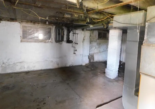 15th image of 306 W Poplar St, Salem, IN 47167 | MLS# 202626112