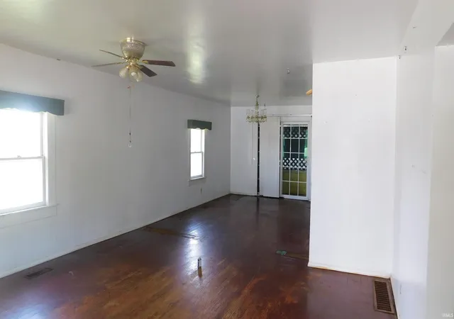5th image of 306 W Poplar St, Salem, IN 47167 | MLS# 202626112