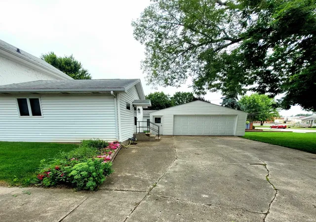 Homes for sale in Flora, IN | 126 W Walnut St, Flora, IN 46929 | MLS# 202626120
