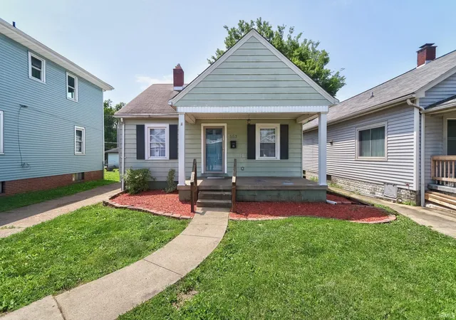 Photo 1 of Sale Pending at 553 E Parkland Ave, Evansville, IN 47711 | MLS# 202626131 | Listing updated on 2026-08-21