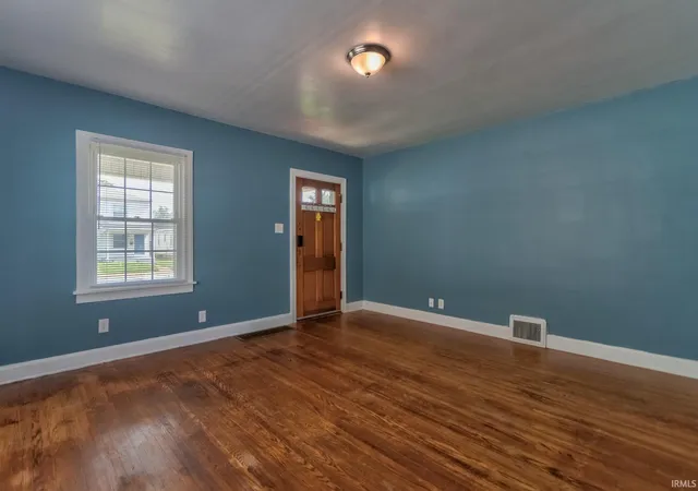 Photo 3 of Sale Pending at 553 E Parkland Ave, Evansville, IN 47711 | MLS# 202626131 | Listing updated on 2026-08-21