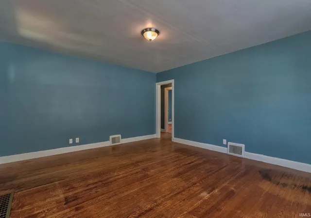 Photo 4 of Sale Pending at 553 E Parkland Ave, Evansville, IN 47711 | MLS# 202626131 | Listing updated on 2026-08-21