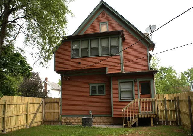 Photo 3 of Manufactured home for sale at 1004 W Lasalle Ct, South Bend, IN 46616 | MLS# 202626149 | Listing updated on 2026-08-31