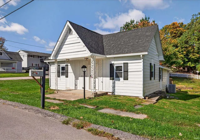 Photo 3 of Manufactured home for sale at 220 S 2nd Street, Ellettsville, IN 47429 | MLS# 202626160 | Listing updated on 2026-07-15