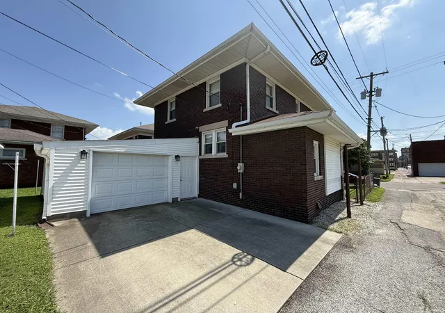 4th image of 216 Buntin St, Vincennes, IN 47591 | MLS# 202626171