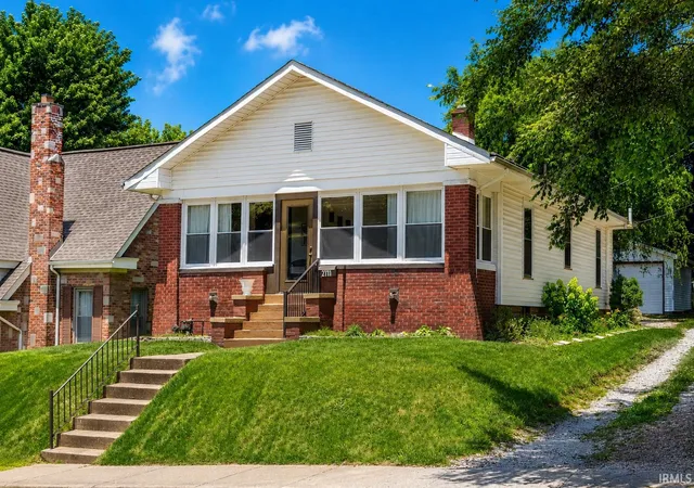 Photo 1 of Sale Pending at 2711 Austin Ave, Evansville, IN 47712 | MLS# 202626174 | Listing updated on 2026-07-03