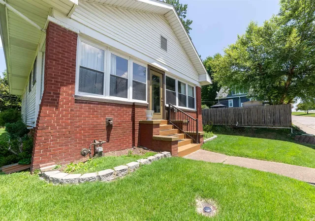 Photo 2 of Sale Pending at 2711 Austin Ave, Evansville, IN 47712 | MLS# 202626174 | Listing updated on 2026-07-03