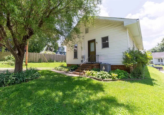 Photo 3 of Sale Pending at 2711 Austin Ave, Evansville, IN 47712 | MLS# 202626174 | Listing updated on 2026-07-03