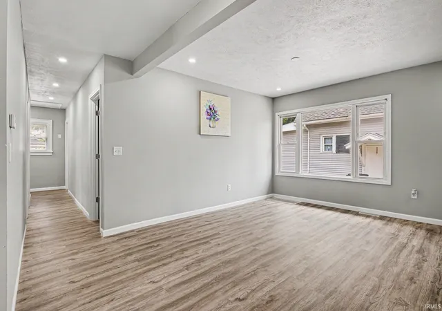 4th image of 353 W Indiana Ave, Elkhart, IN 46613 | MLS# 202626178