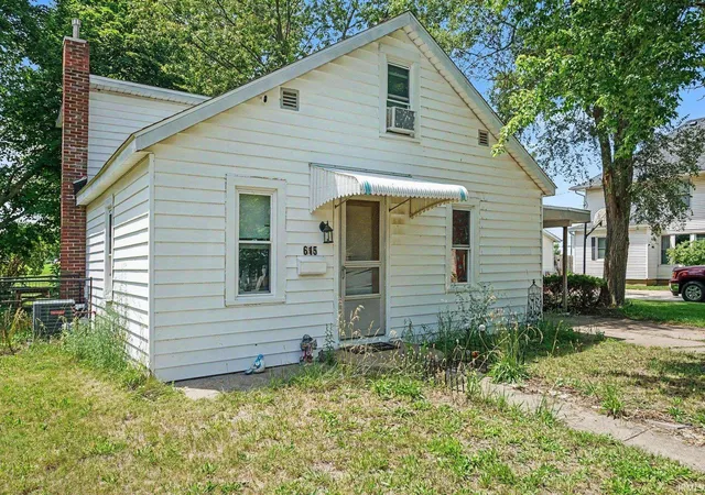 Homes for sale in Goshen, IN | 615 N Riverside Blvd, Goshen, IN 46528 | MLS# 202626207